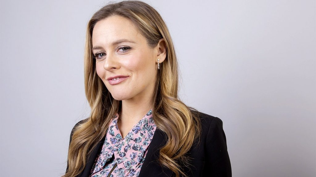 Para Alicia Silverstone, pecuária está destruindo o planeta.